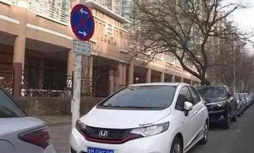 轉(zhuǎn)左不給，轉(zhuǎn)右也不給,這路應(yīng)該怎么走呢？
