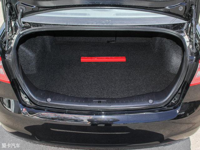 中國品牌轎車誰更強(qiáng) 紅旗H5競品對比