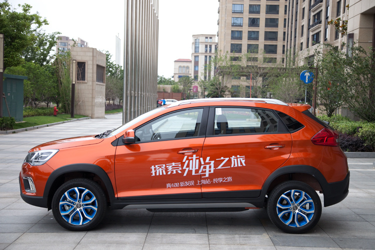 它可能是年輕人的第一輛車 試駕奇瑞瑞虎3xe 400